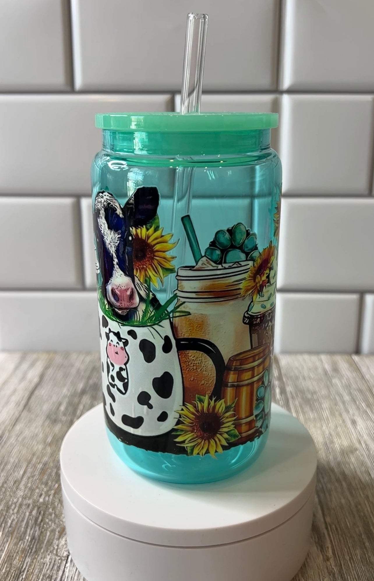 Predesigned Glass Cups with Lid & Straw