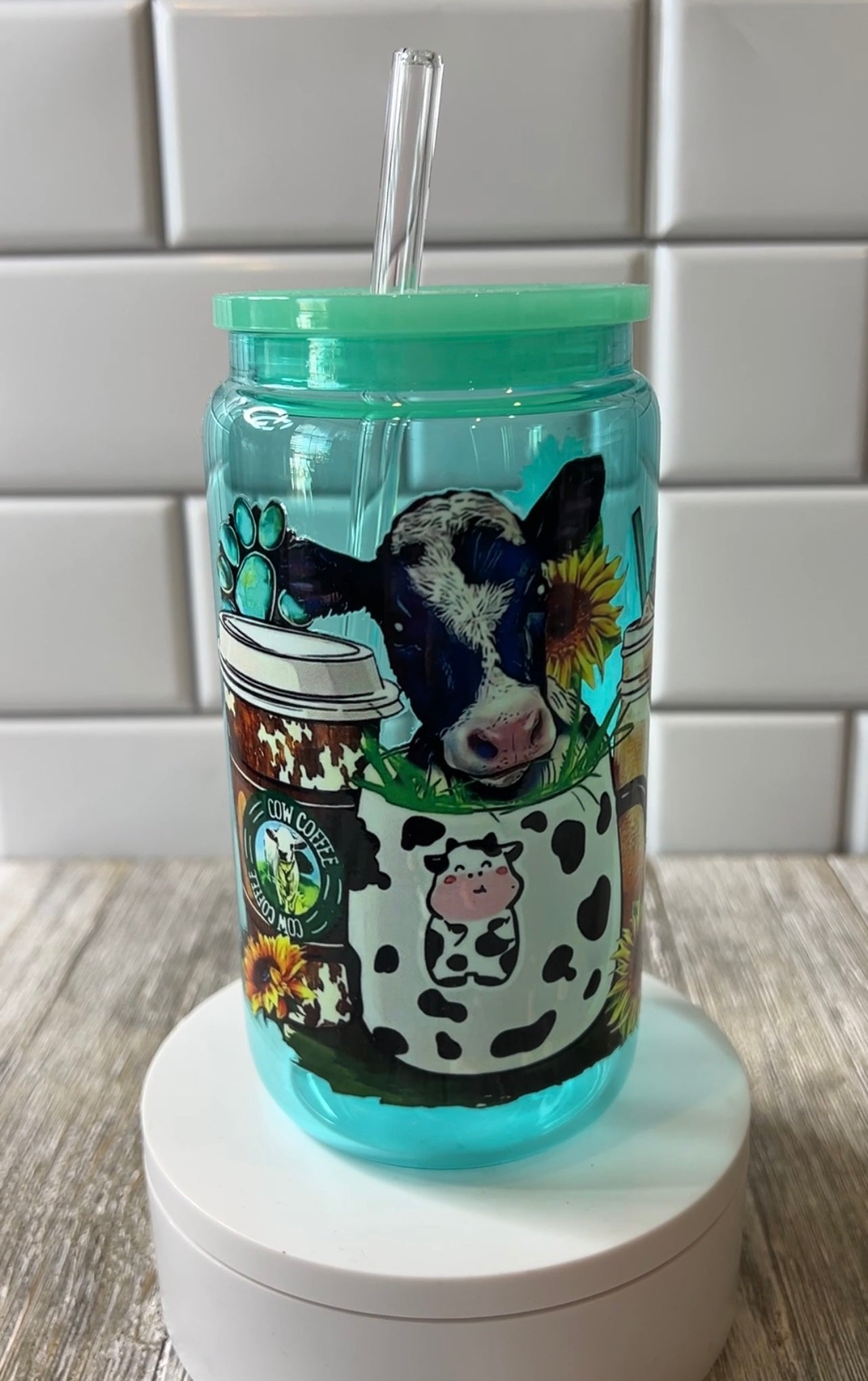 Predesigned Glass Cups with Lid & Straw